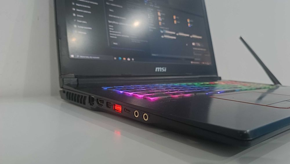 laptop gamingowy do gier RGB msi ge73 8RF i7 16GB 6GB geforce