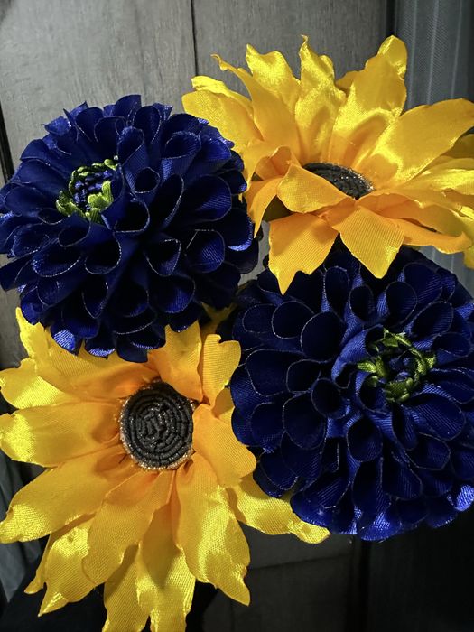 Квіти з атласної стрічки