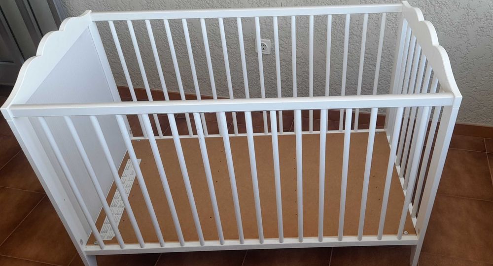 Berço IKEA com colchão viscoelástico MundoBaby incluído