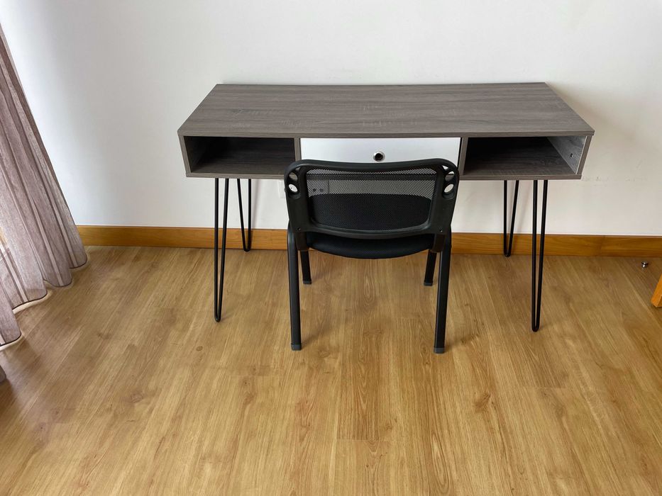 Transforme o Seu Espaço de Trabalho! Secretária + Cadeira à Venda