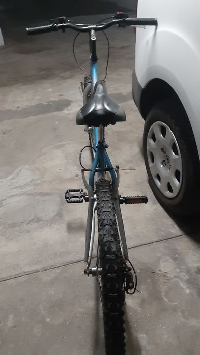 Bicicleta resistente, bonita e em bom estado