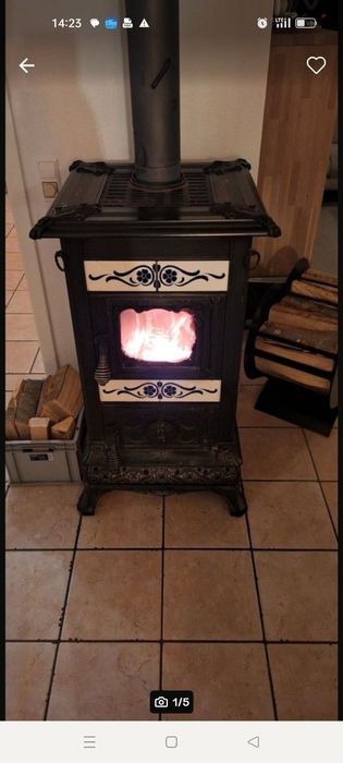 Włoski kominek kaflowy