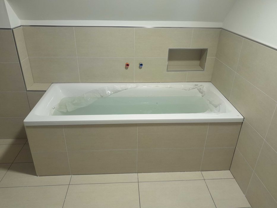 Remonty, Wykończenia wnętrz, Zabudowa poddasza, Układanie płytek