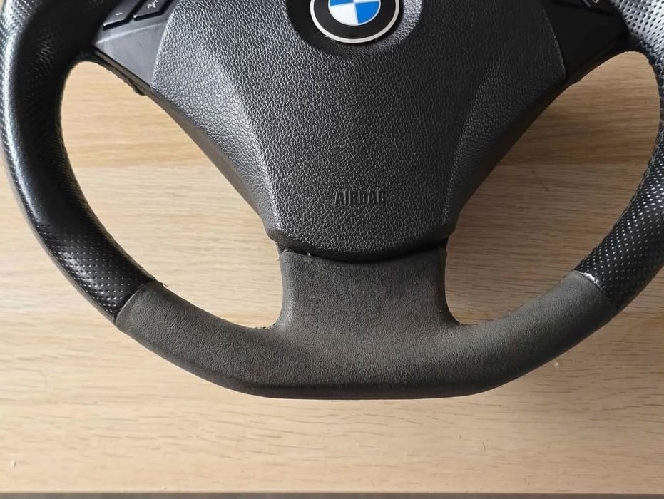 Kierownica BMW E81 E82 E84 E87 E88 E90 E91 E92 sport alcantara obszyta