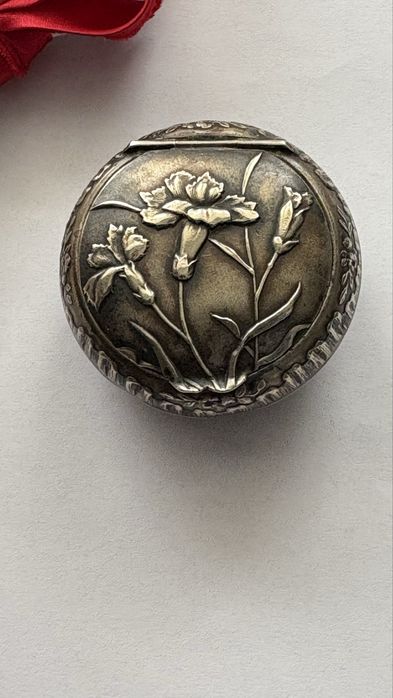 Srebrne puzderko - secesja