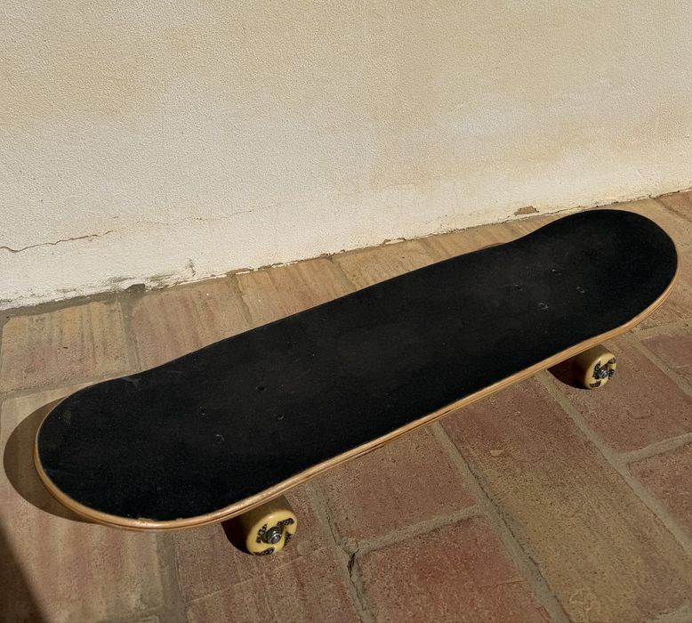 Skate marca Deeply