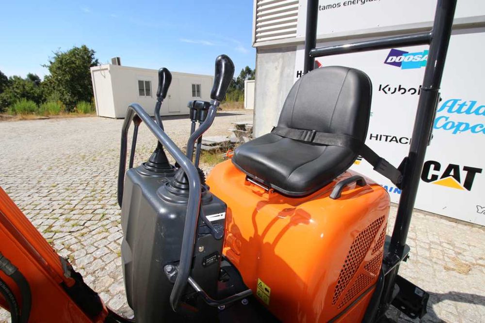 Mini giratória  Hitachi ZX 10U  como nova