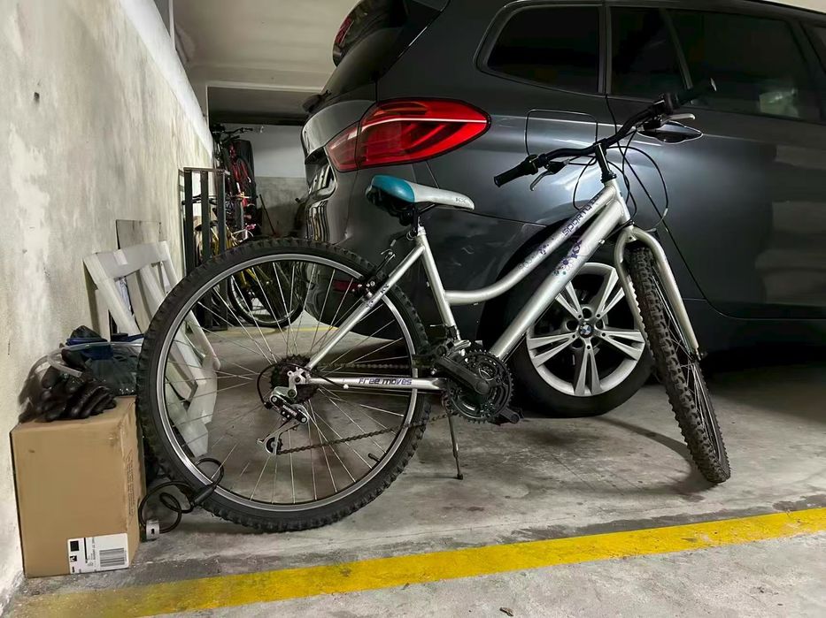 A bicicleta, boa aparência , está em bom estado de funcionamento e sem danos.
