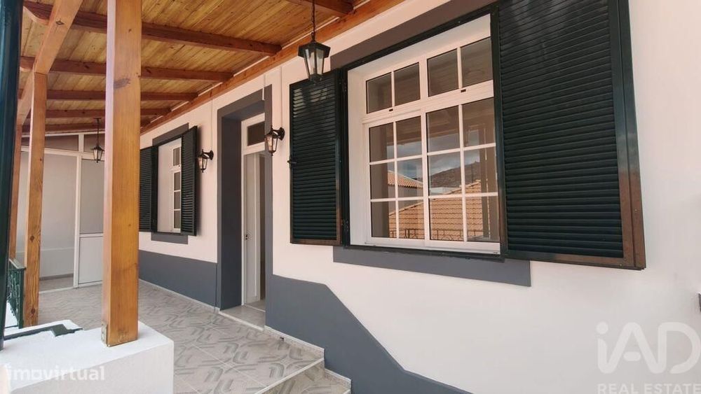 Andar de moradia T2 em Funchal (São Pedro) de 105 m2