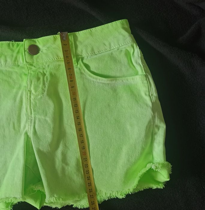 Neonowe zielone spodenki