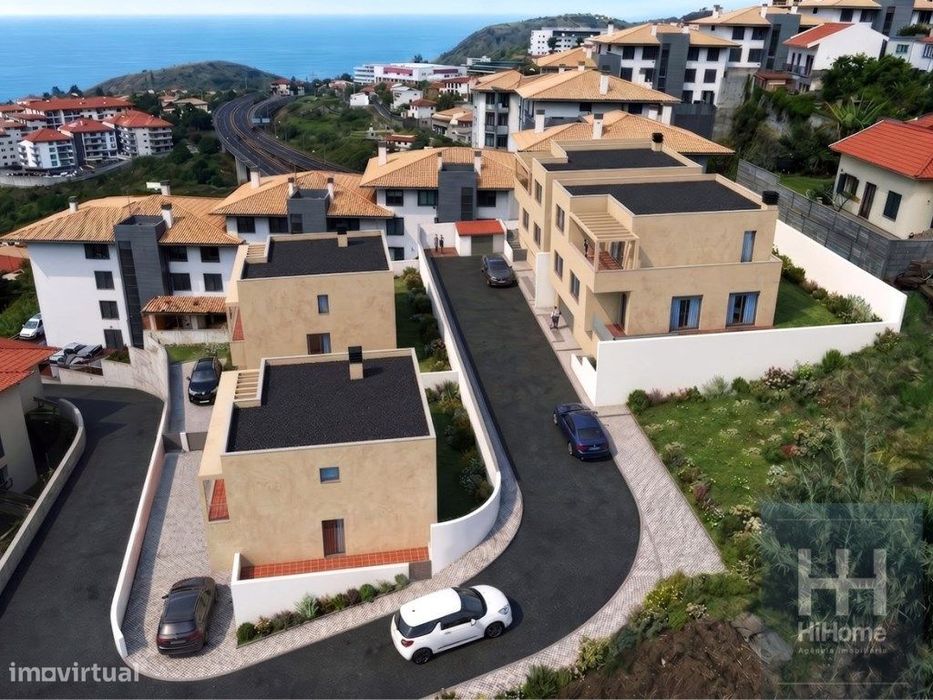 Moradia Geminada T3 em construção na Abegoaria - Caniço