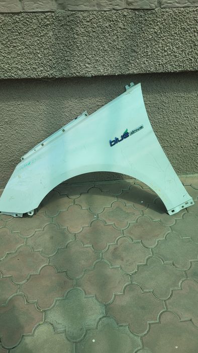 Продам крило левое