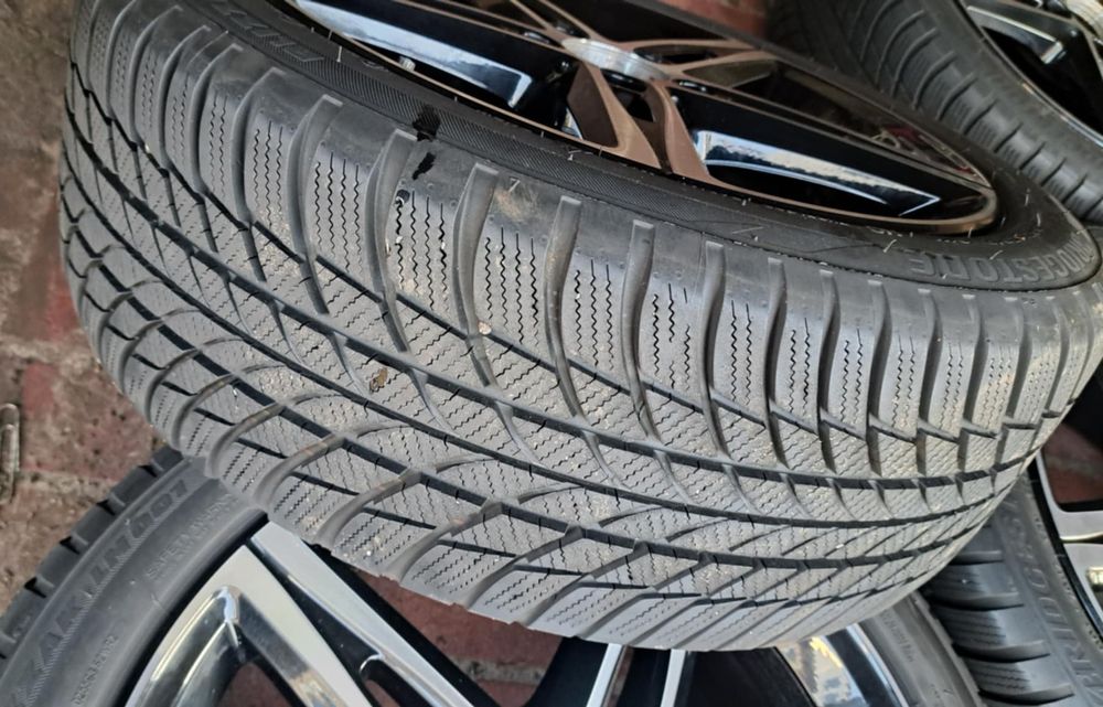 Alufelgi 18 cali 5 x 112 z oponami zimowymi Mercedes cla