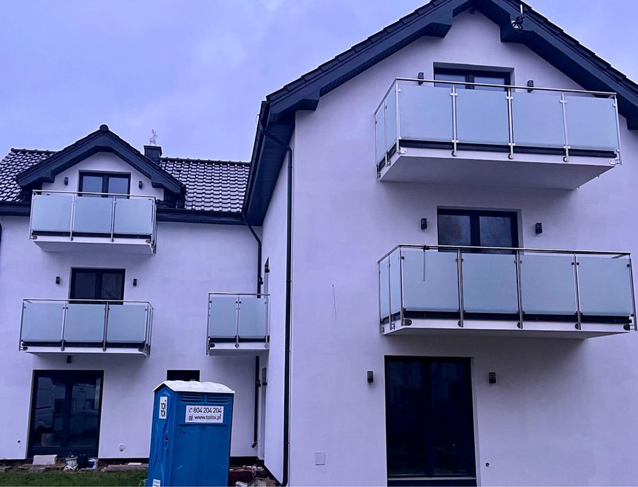 Balustrada nierdzewna z czarnym szkłem