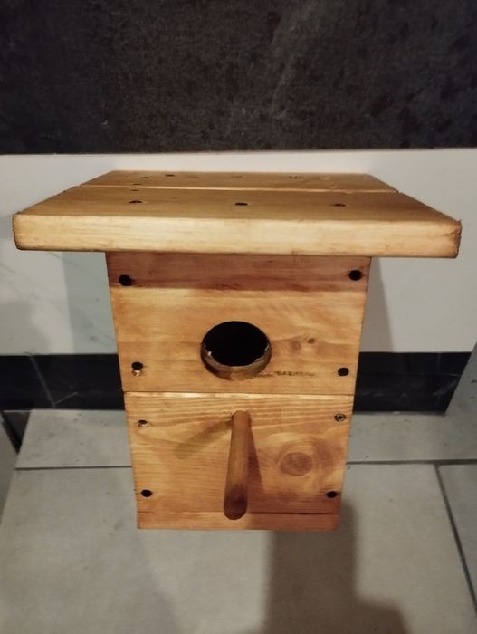 Karmnik domek dla ptaszków