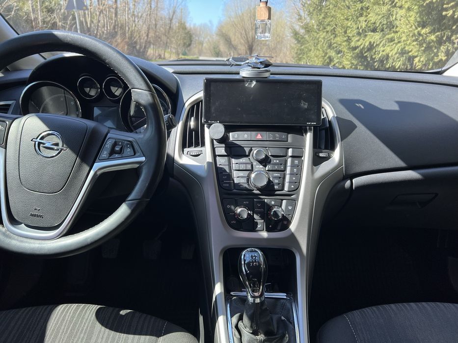 Продам Opel astra J