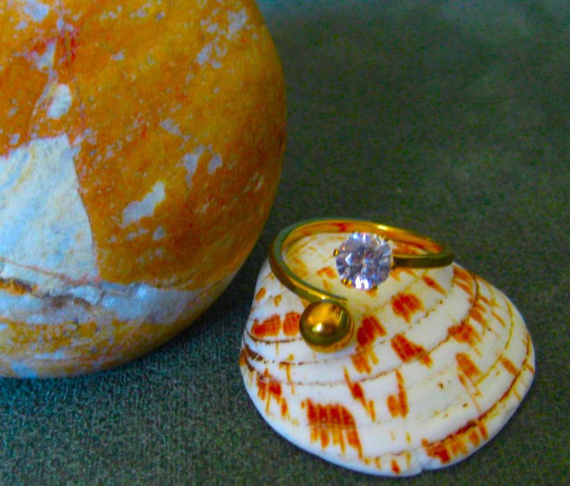 Anel Solitario Aço Dourado NOVO - Saldo