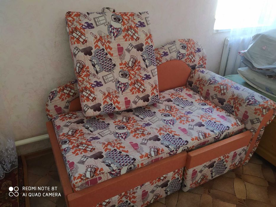Ліжко-диван розкладне.