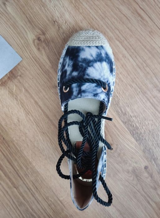 Sznurowane espadryle na platformie r.37