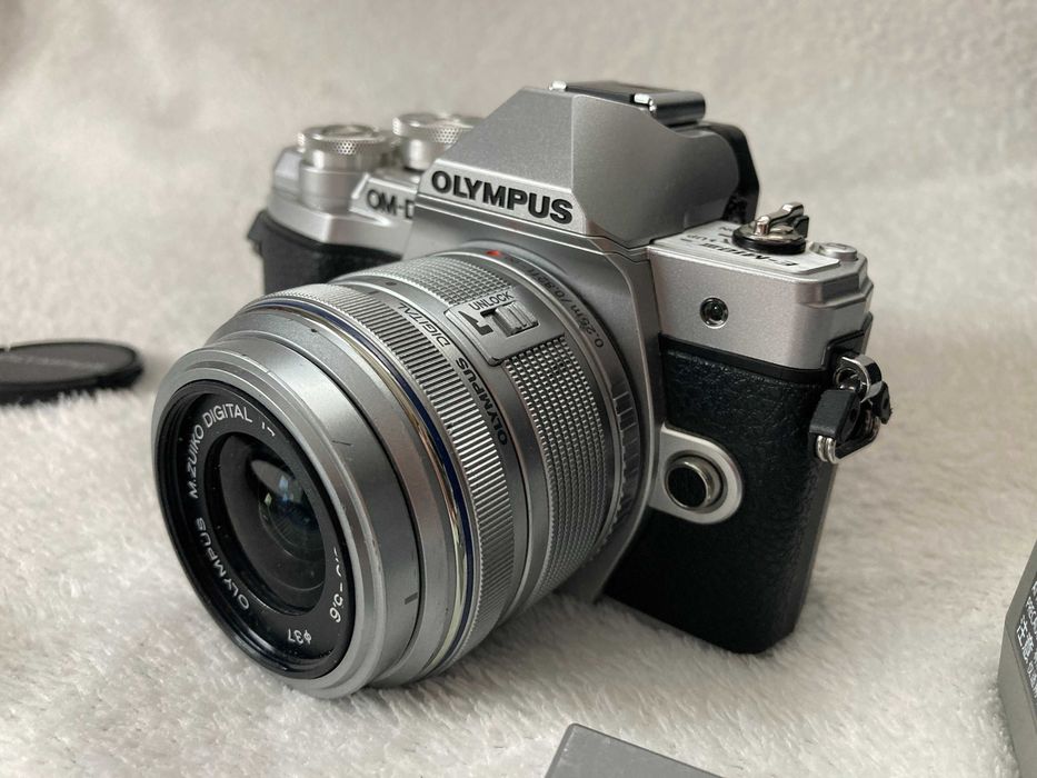 Olympus OM-D E-M10 Mark III + Olympus M.ZUIKO DIGITAL 14-42 mm