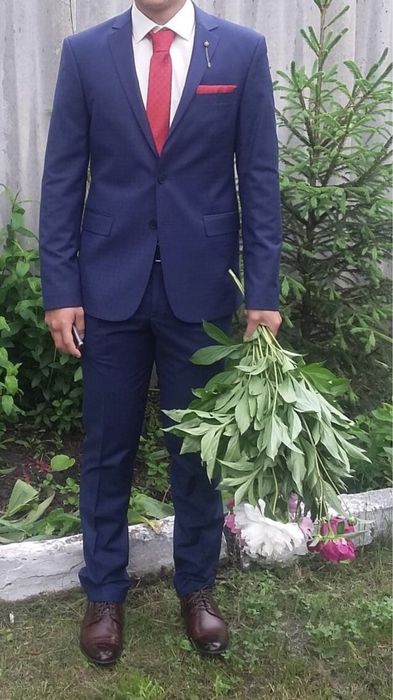 Костюми чоловічі + сорочки в подарунок