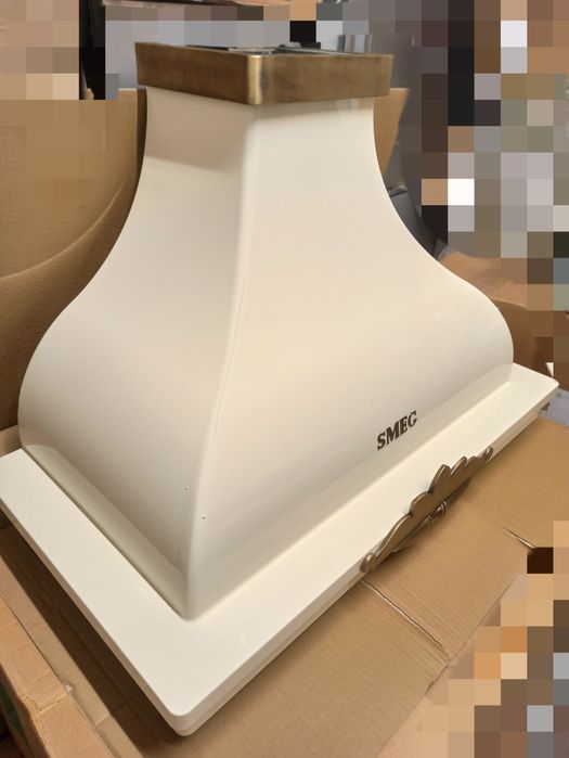 Okap przyścienny SMEG KCM900PO szer 90 cm kremowy wykończenia mosiądz