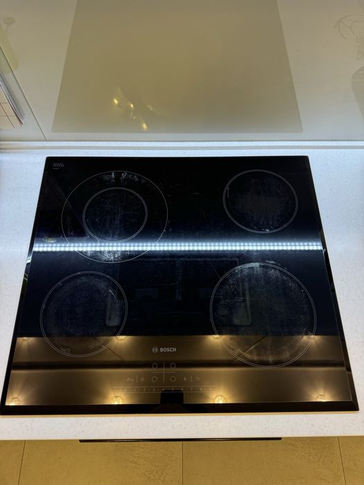 Bosch PKF651F17E варильна поверхня