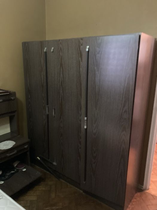 Cedo recheio de casa na Amadora a quem for buscar e se necessário, desmontar