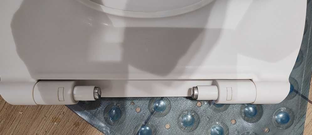 Miska WC wisząca firmy Ideal Tesi AquaBlade