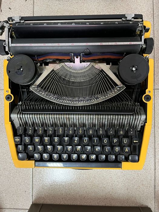 Maquina de escrever antiga