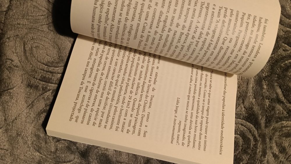 Livro "Palavras Nómadas" de Dora Gago