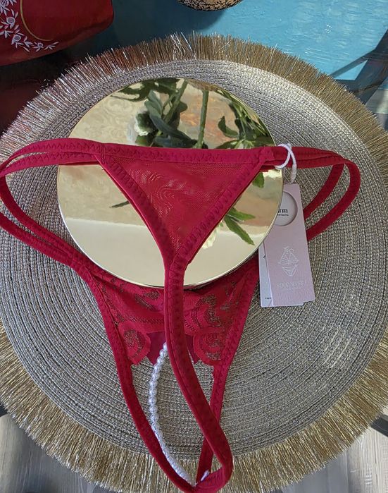 Seksowne koronkowe stringi damskie z perełkami