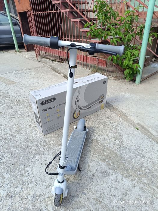 Електросамокат Ninebot eKickScooter model ZING С10