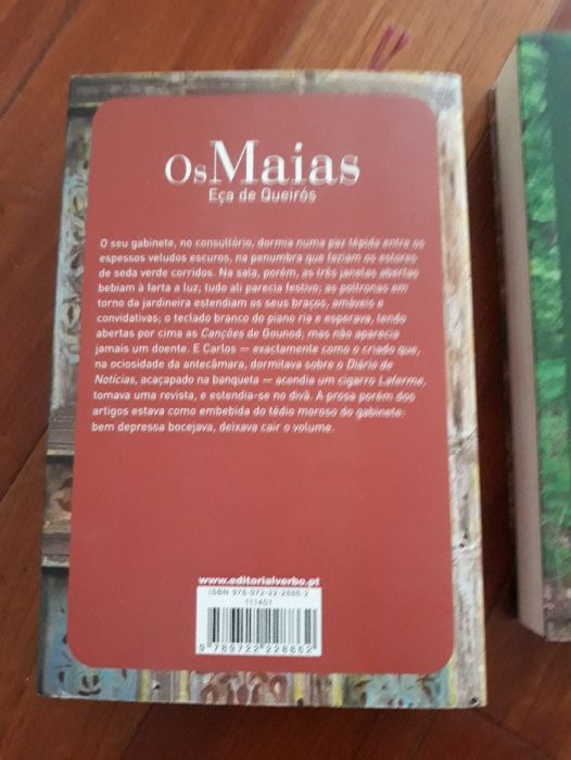 Livro "Os Maias" de Eça de Queirós - em dois volumes