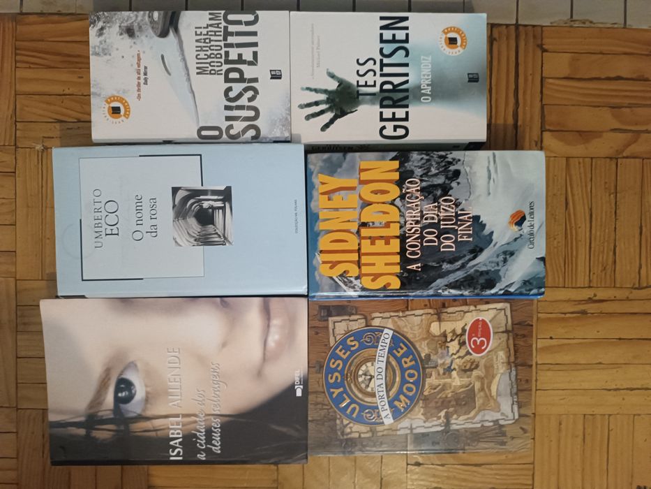 Vários livros disponíveis