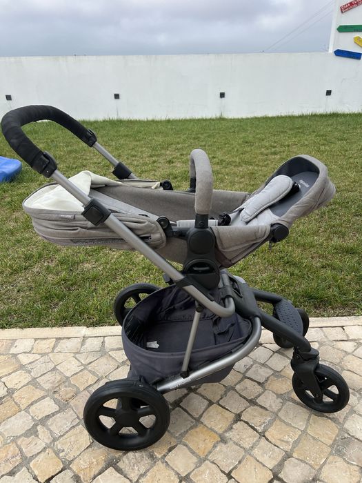 Carrinho de bebé e alcofa