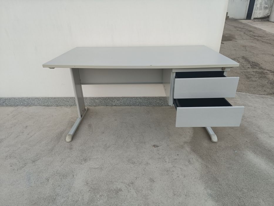 Secretaria  usada em bom estado