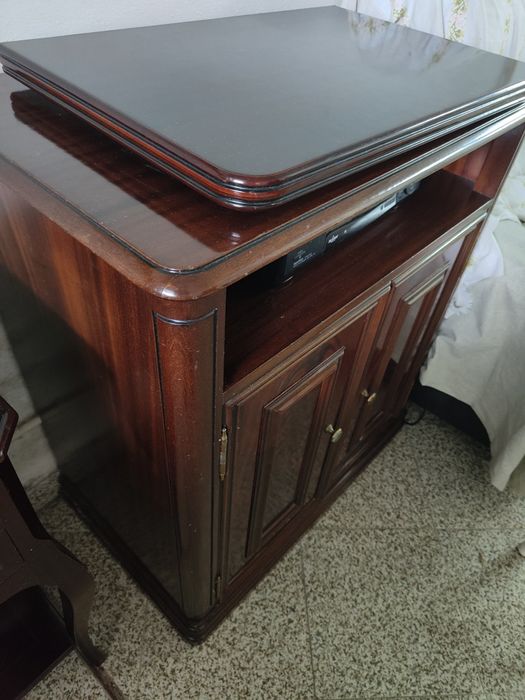 Movel TV em raiz de nogueira