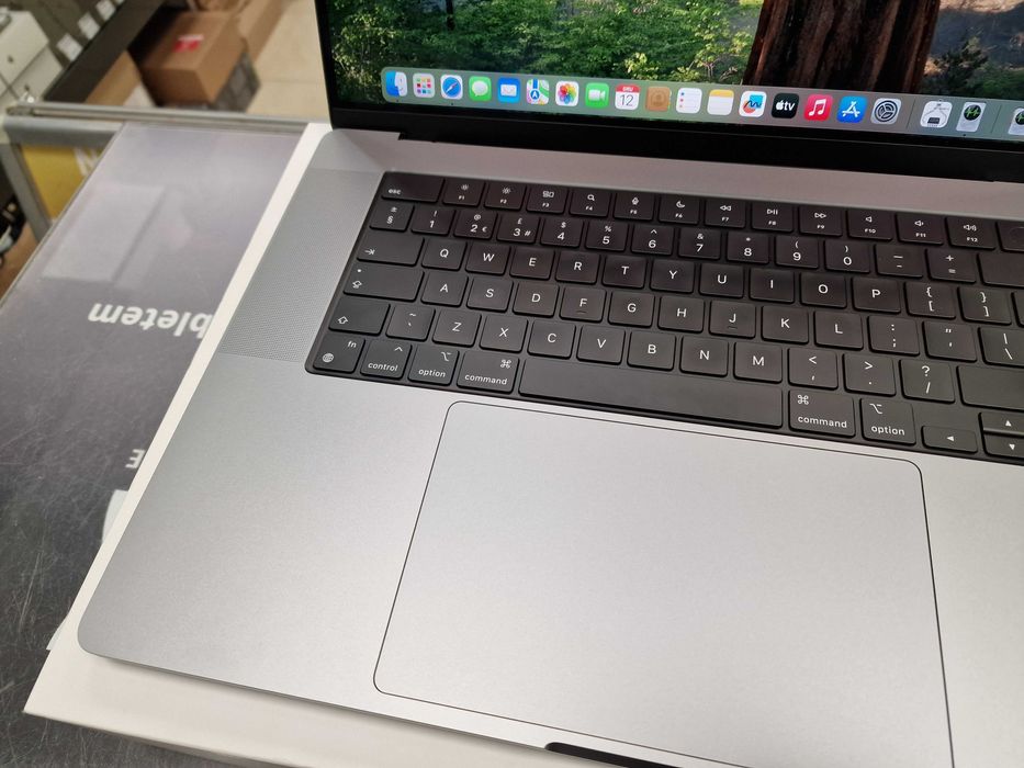 Macbook PRO 16 2023/ M2 PRO/ 16GB/ 512GB/ Space Gray/ 30 cykli/ Grad A