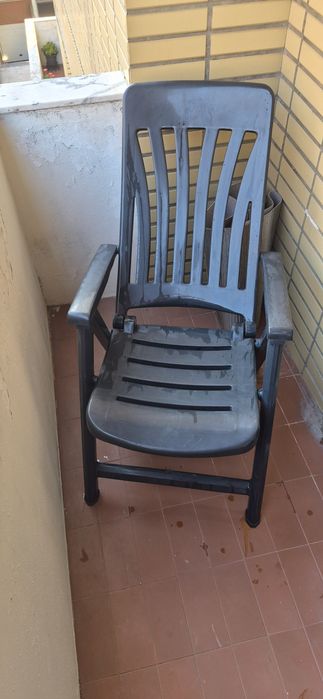 2 Cadeiras jardim com mesa apoio