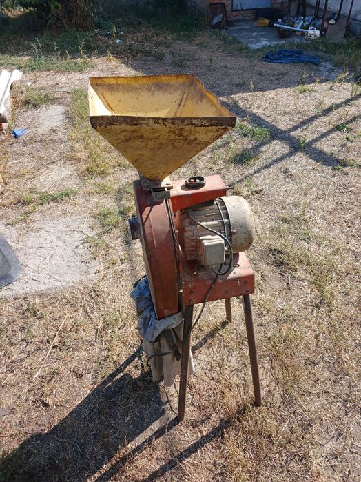 Продам зернодробілку