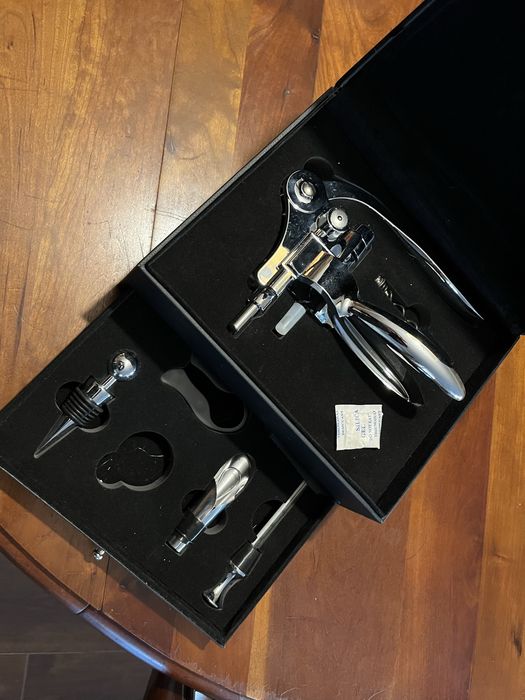 Saca rolhas e acessorios para garrafeira