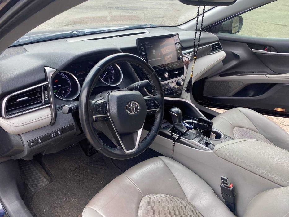 Оренда авто Toyota Camry 70 Hybrid | Київ