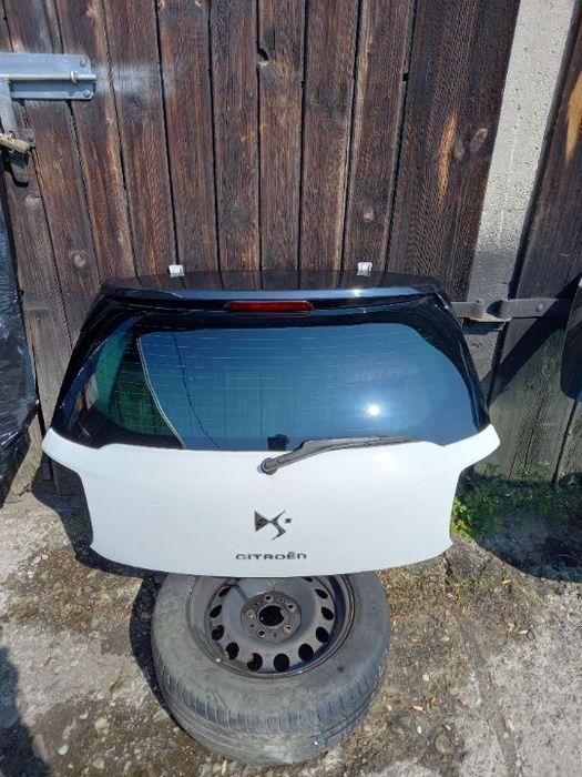 Zderzak klapa  tył citroen ds3
