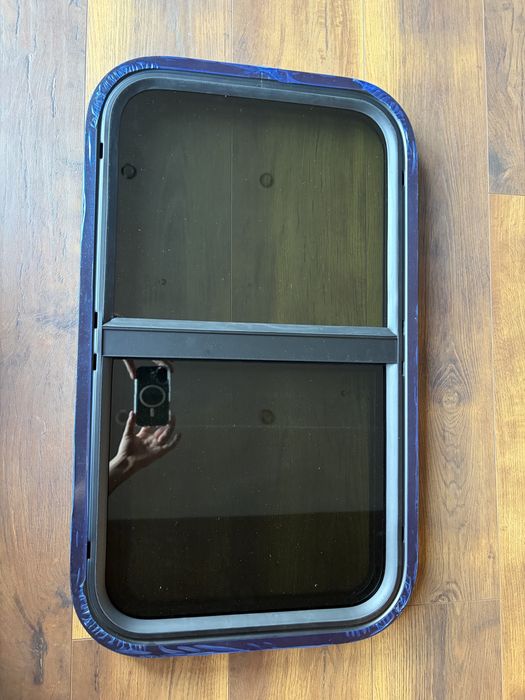Okno przesuwne z moskitierą do kampera 700x400mm