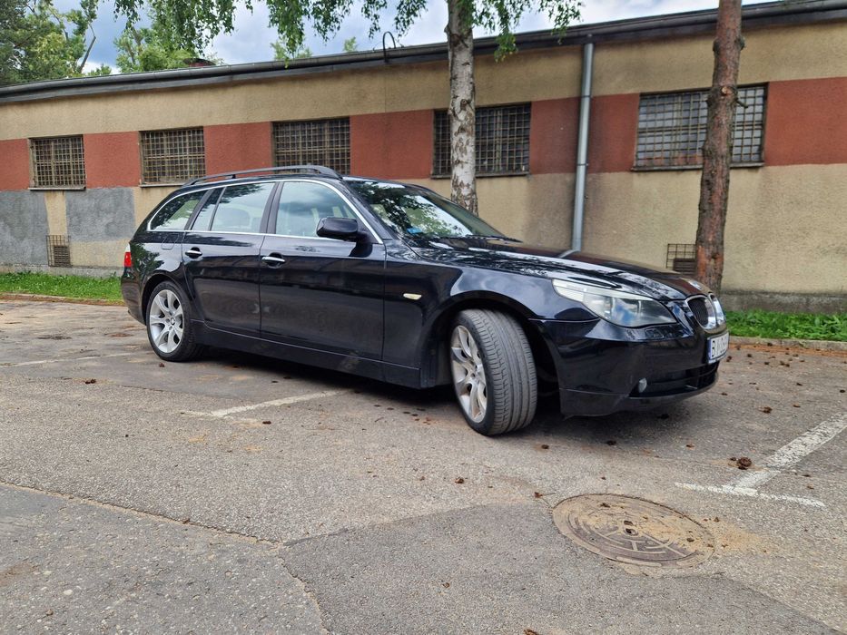 Samochód BMW e61 523i