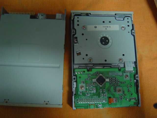 Floppy Disk Drives for Old Computers444708827463034881