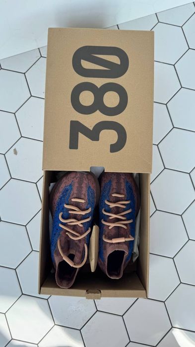 Кросівки Yeezy boost 380