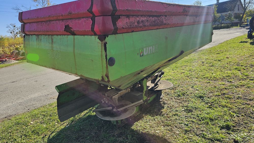 Розкидач мінеральних добрив Unia MXL 3000 Лійка Розкидач Міндобрив