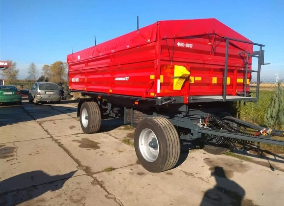 Plandeki, plandeka na przyczepę rolniczą.